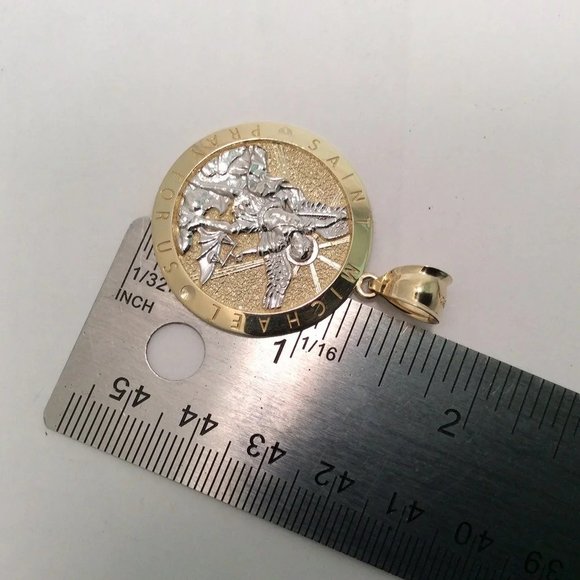 10K YELLOW REAL GOLD SOLID MEN'S SAINT MICHAEL ARCHANGEL DEVIL MEDALLION 4.5gr - Picture 8 of 8